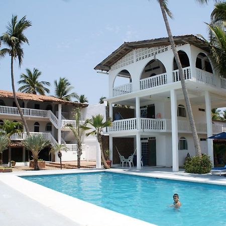 Hotel Villa Nirvana เปียเดลาคูเอสตา ภายนอก รูปภาพ